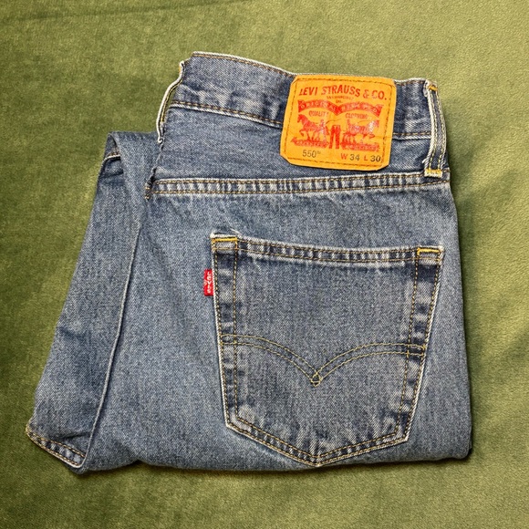 Levi's 550 Classic Men's Blue Jeans, Size: 34W x 30” L (5081) - Picture 2 of 15